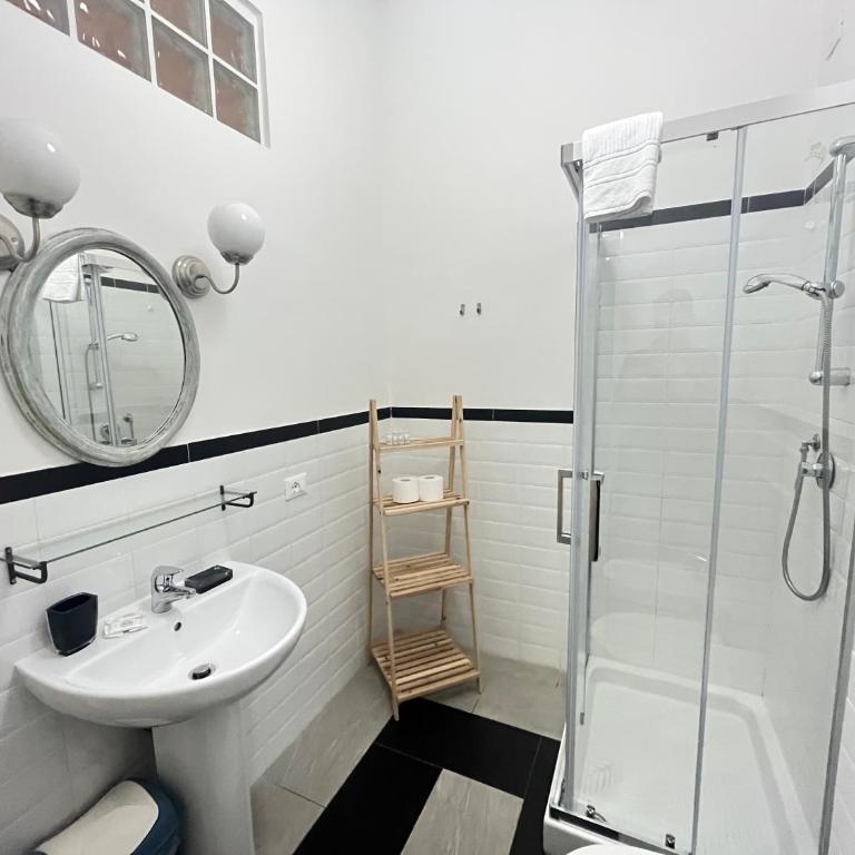 Trainspot Accommodation - Camera Matrimoniale con Bagno Privato - 6