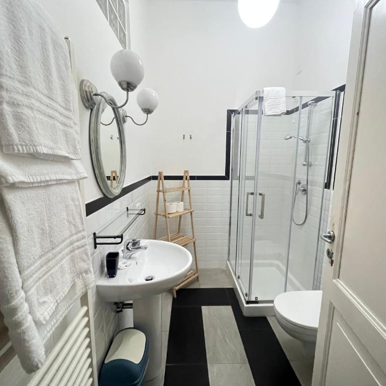 Trainspot Accommodation - Camera Matrimoniale con Bagno Privato - 5