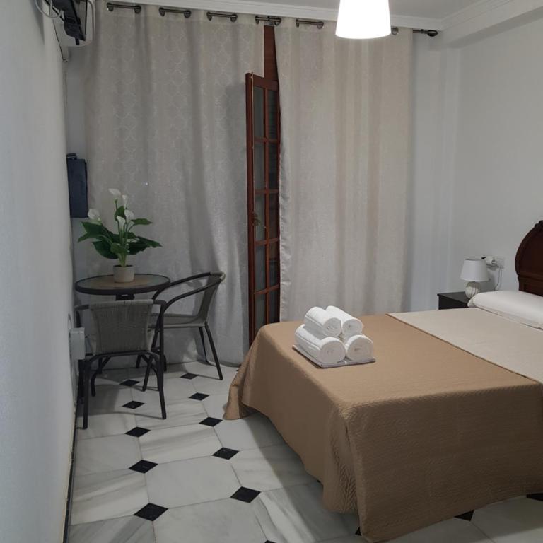 Pension Yna Holiday - Habitación Doble con baño privado - 3