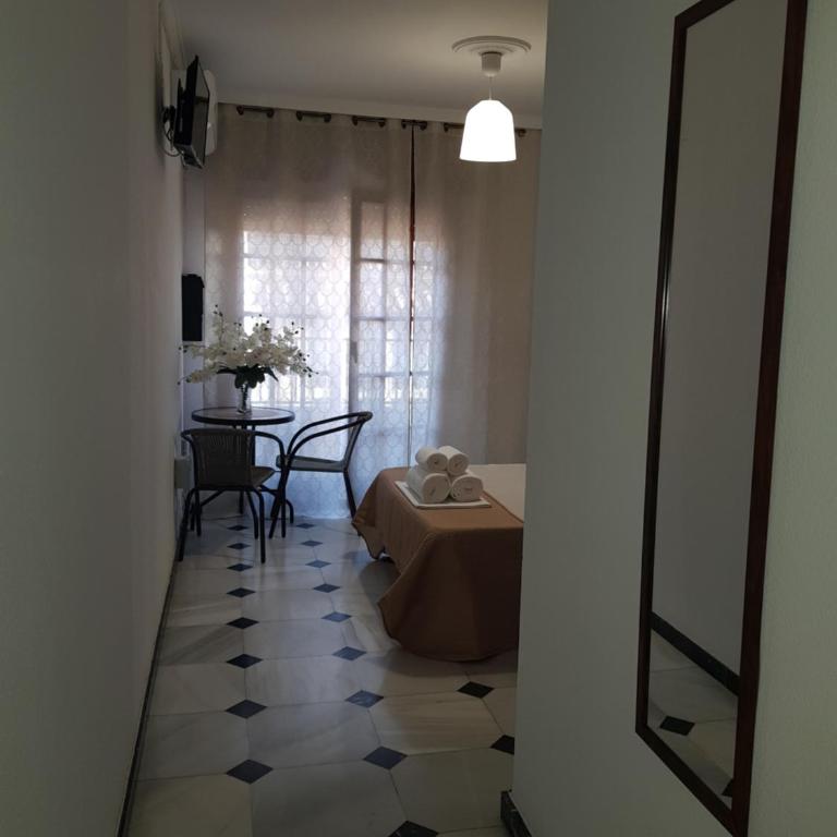 Pension Yna Holiday - Habitación Doble con baño privado - 1