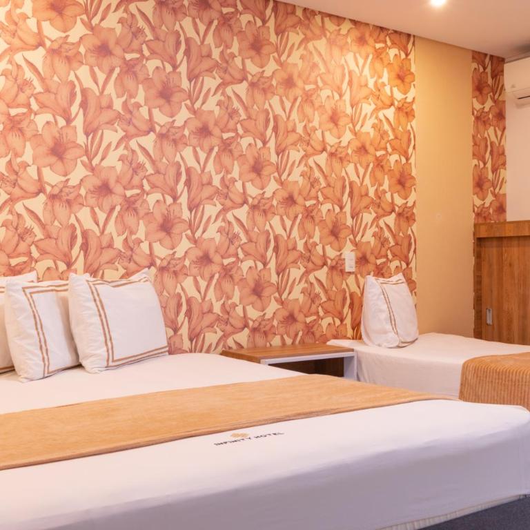 Infinity Hotel - Classic Triple Room - 6