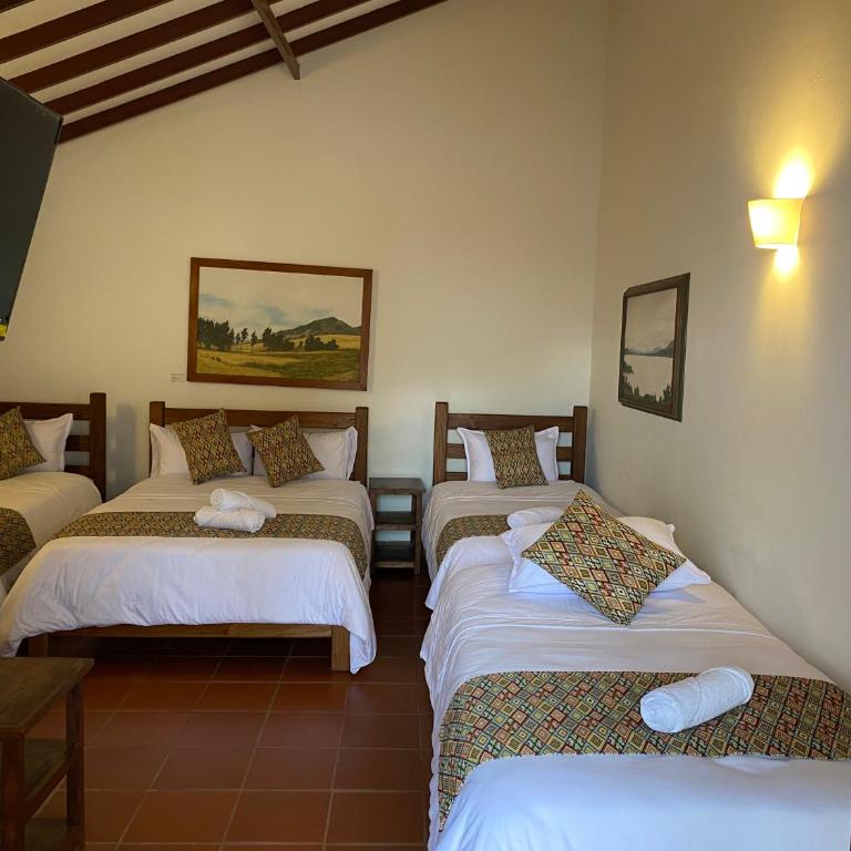 Casa Esperanza-Galería - Family Room - 1