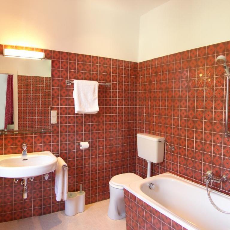 Hotel Pension Herbert - Dreibettzimmer mit eigenem Bad - 1