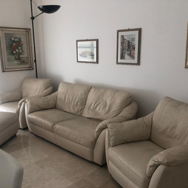 Sunset Apartments - Two-Bedroom Apartment - 8