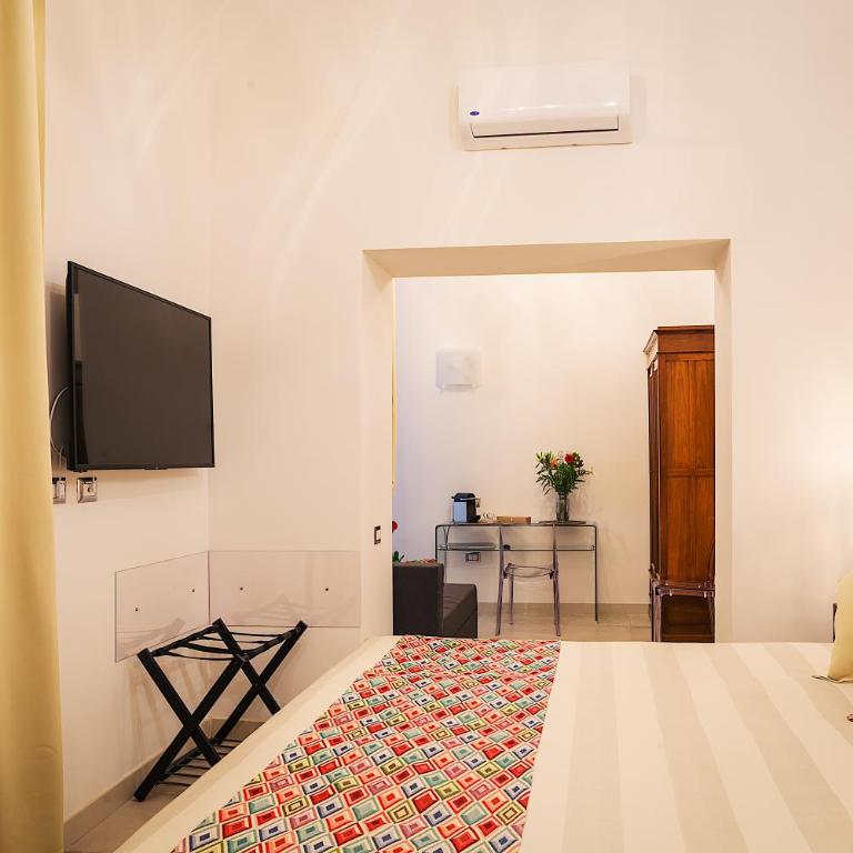 WATERFRONT SUITES CAGLIARI - Camera Superior Matrimoniale/Doppia con Letti Singoli con Vista Città - 2