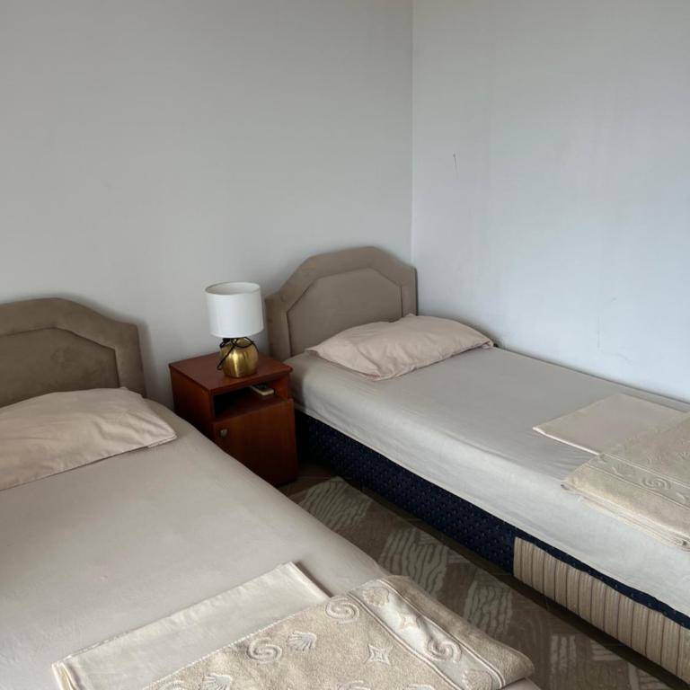 Gjoni Guest House - Dvokrevetna Soba sa Bračnim Krevetom/Zasebnim Krevetima i Balkonom - 7