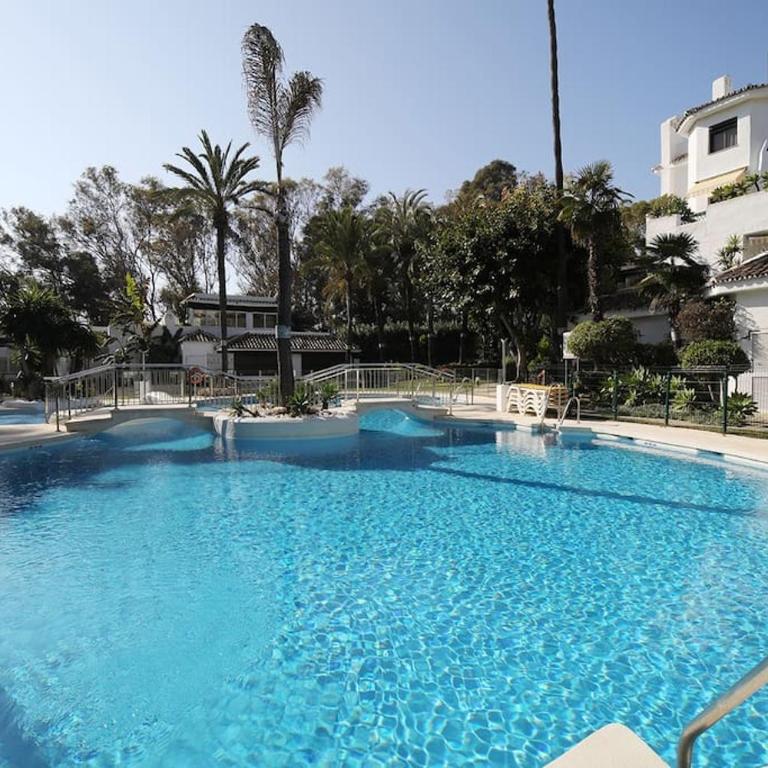 Golden Beach Holiday Home - Private Jacuzzi, 4 Swimming Pools & Direct Access to the Beach - Apartamento - 37