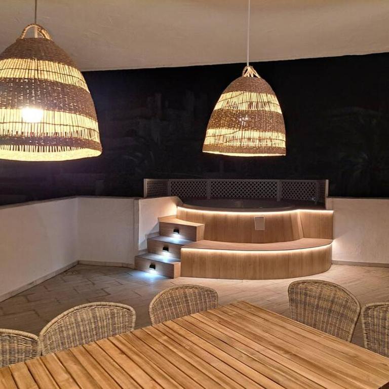 Golden Beach Holiday Home - Private Jacuzzi, 4 Swimming Pools & Direct Access to the Beach - Apartamento - 17