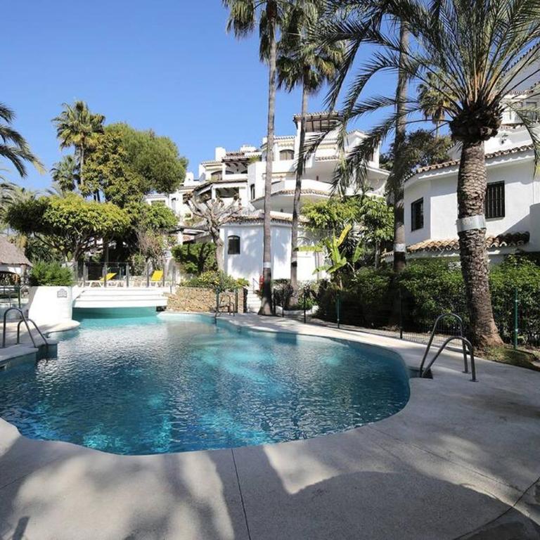 Golden Beach Holiday Home - Private Jacuzzi, 4 Swimming Pools & Direct Access to the Beach - Apartamento - 58