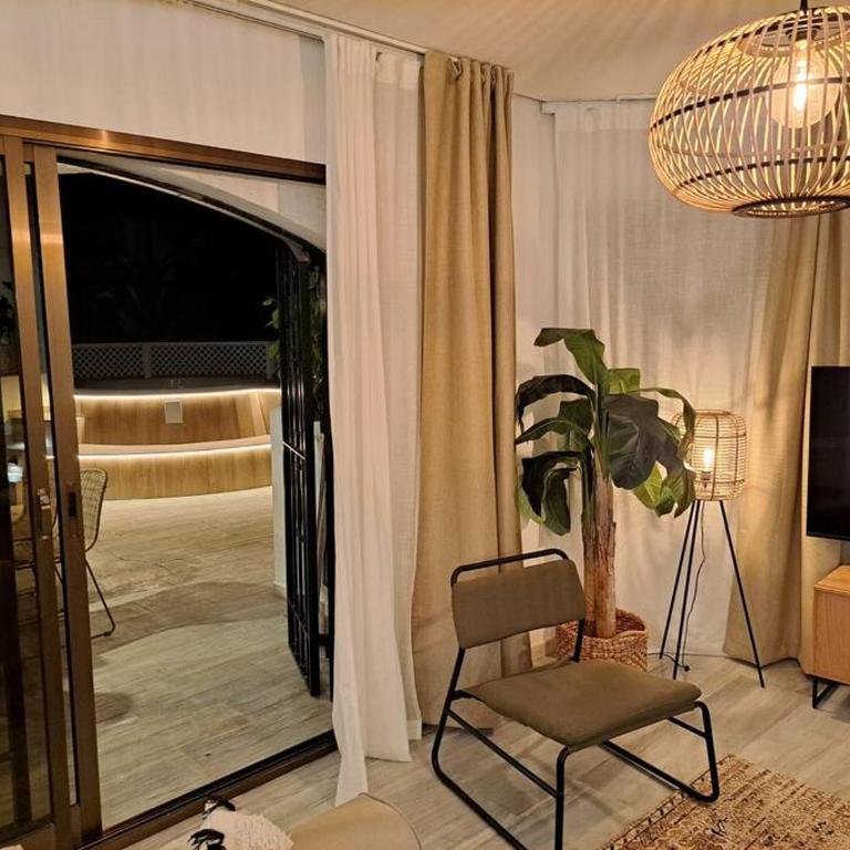 Golden Beach Holiday Home - Private Jacuzzi, 4 Swimming Pools & Direct Access to the Beach - Apartamento - 30