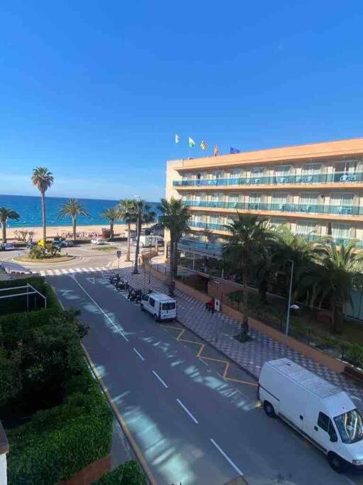 Lujoso piso enfrente de playa de Fenals, 2 terrazas - Apartamento de 1 dormitorio - 42