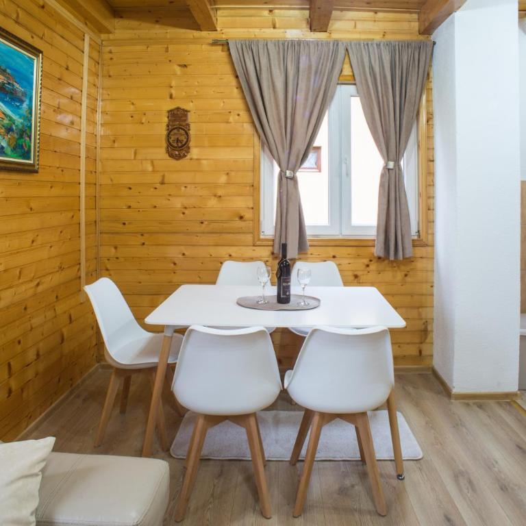 Fenix - Two-Bedroom House - 10