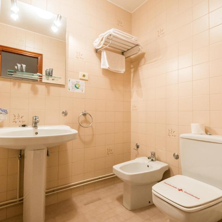 Rey Fernando - Habitación Doble con baño privado - 1 o 2 camas - 3