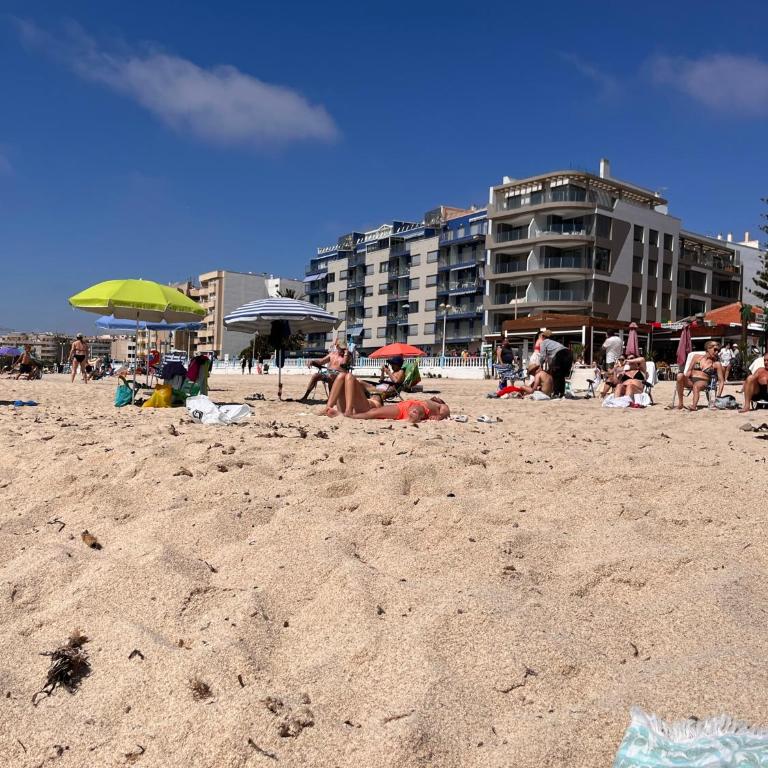 Exclusive apartment for 6 people on the beach - front line - 1st line - Apartamento de 3 dormitorios - 3
