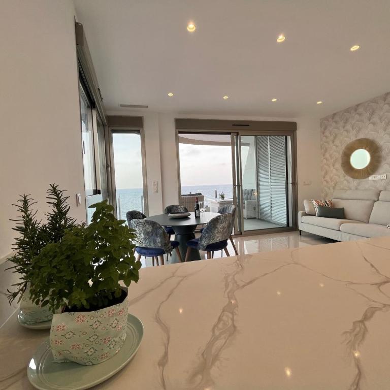 Exclusive apartment for 6 people on the beach - front line - 1st line - Apartamento de 3 dormitorios - 16