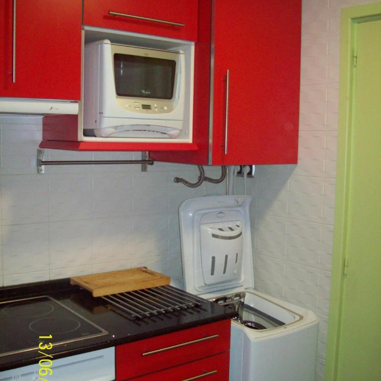 Apartament amb jardí privat i piscina - Three-Bedroom Apartment - 3