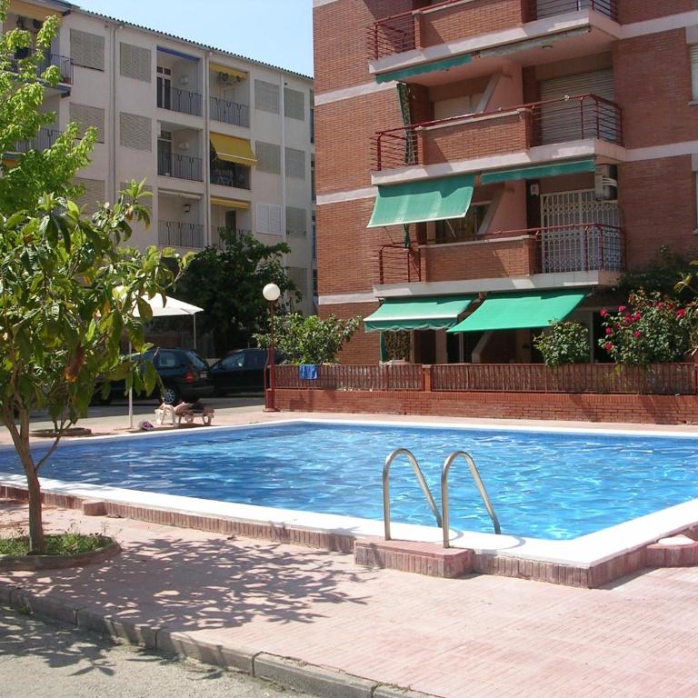 Apartament amb jardí privat i piscina - Three-Bedroom Apartment - 9