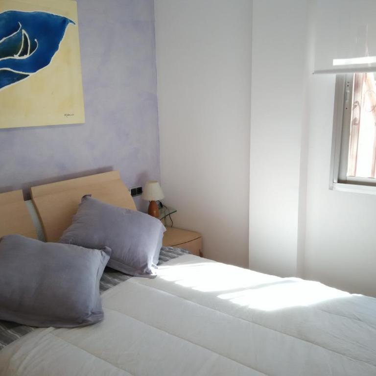 Apartament amb jardí privat i piscina - Three-Bedroom Apartment - 13