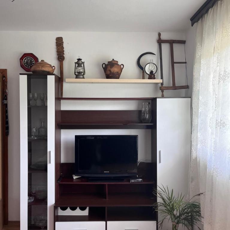 Villa Rose - Three-Bedroom House - 16