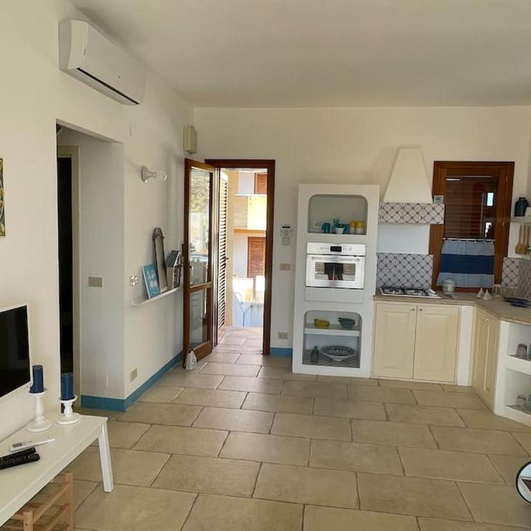Appartamento con giardino a due passi dal mare. - Two-Bedroom House - 4