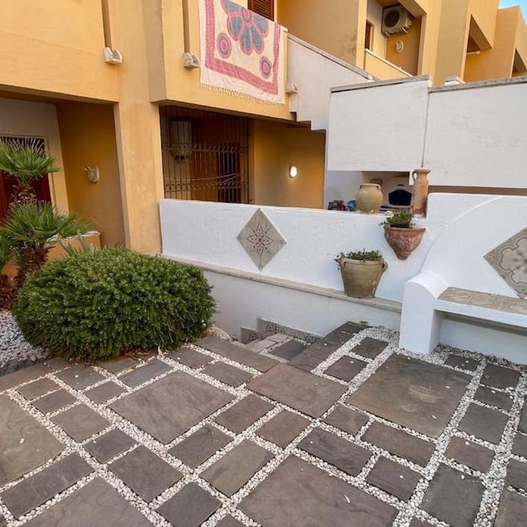 Appartamento con giardino a due passi dal mare. - Two-Bedroom House - 27