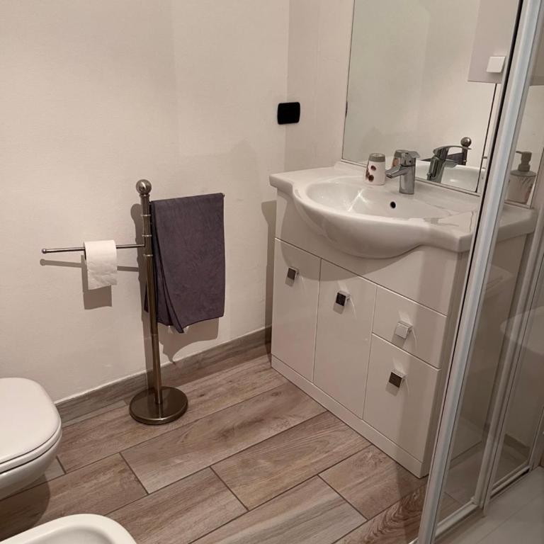 Il Cortile Como Single & Double Room in apartment NO HOTEL - Camera Singola - 7