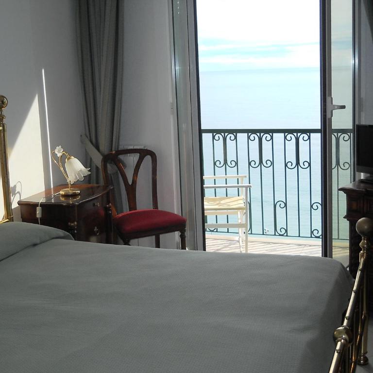 Hotel Leopold - Camera Matrimoniale con Balcone e Vista Mare - 1