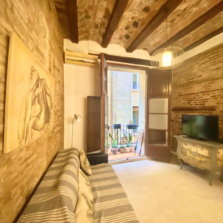 Your Valencia Home - One-Bedroom Apartment - 1