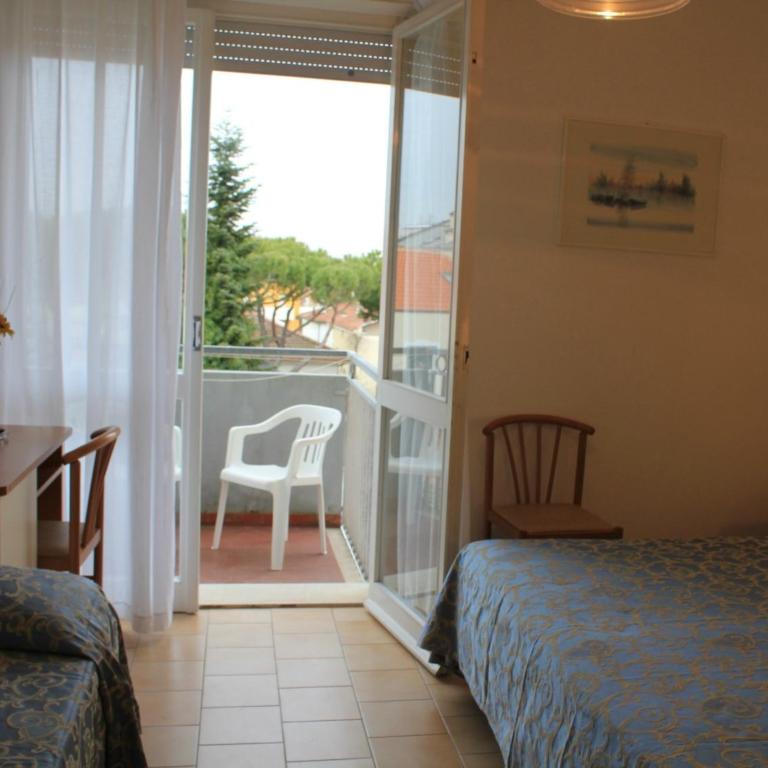 Hotel Morena Riccione Centrale - Triple Room with Balcony - 9
