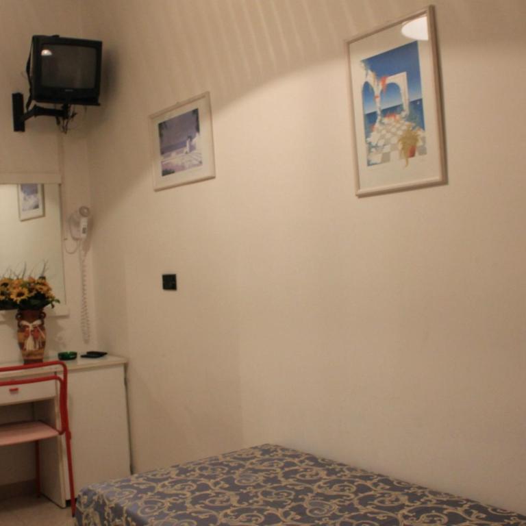 Hotel Morena Riccione Centrale - Economy Double Room with Bunk Bed - 11