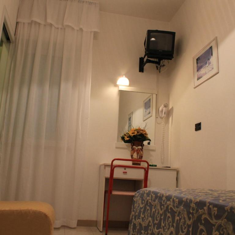 Hotel Morena Riccione Centrale - Economy Double Room with Bunk Bed - 12