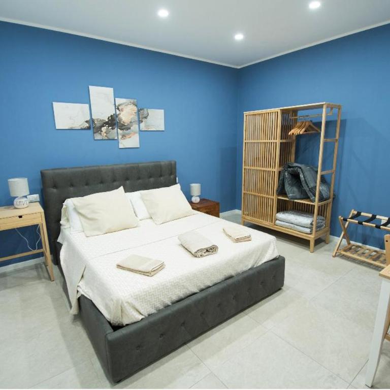 Via Cino Cagliari - Camera Matrimoniale con Bagno Privato - 1