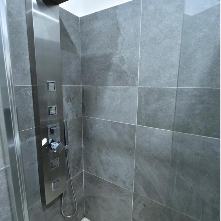 Via Cino Cagliari - Camera Matrimoniale con Bagno Privato - 12