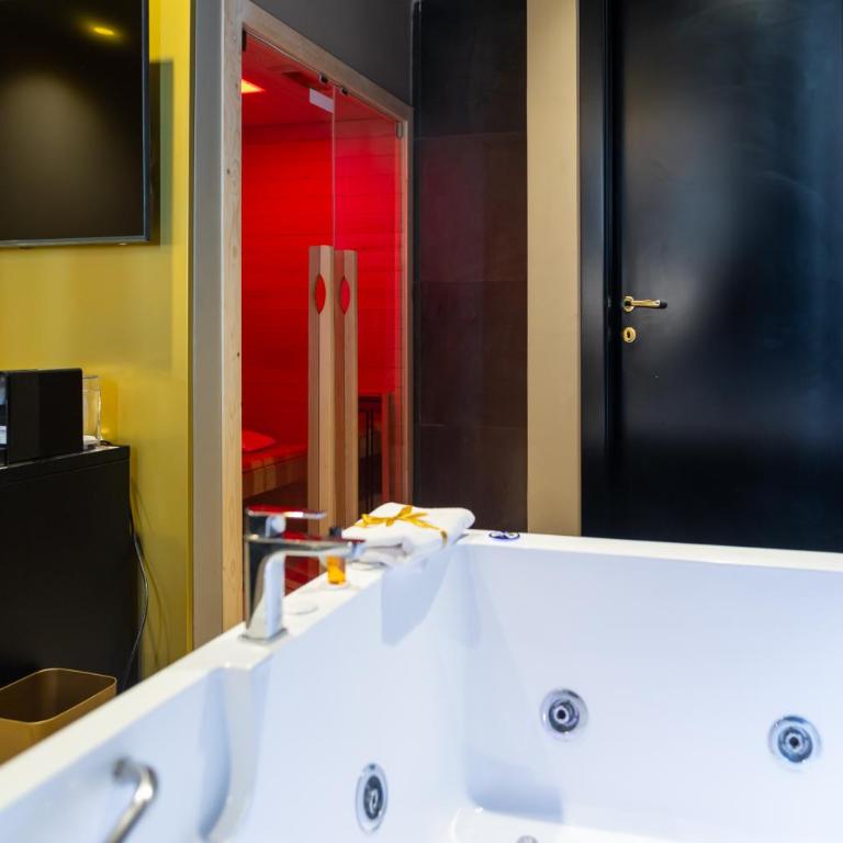 GOLD SUITE&SPA - Camera Queen con Vasca Idromassaggio - 3