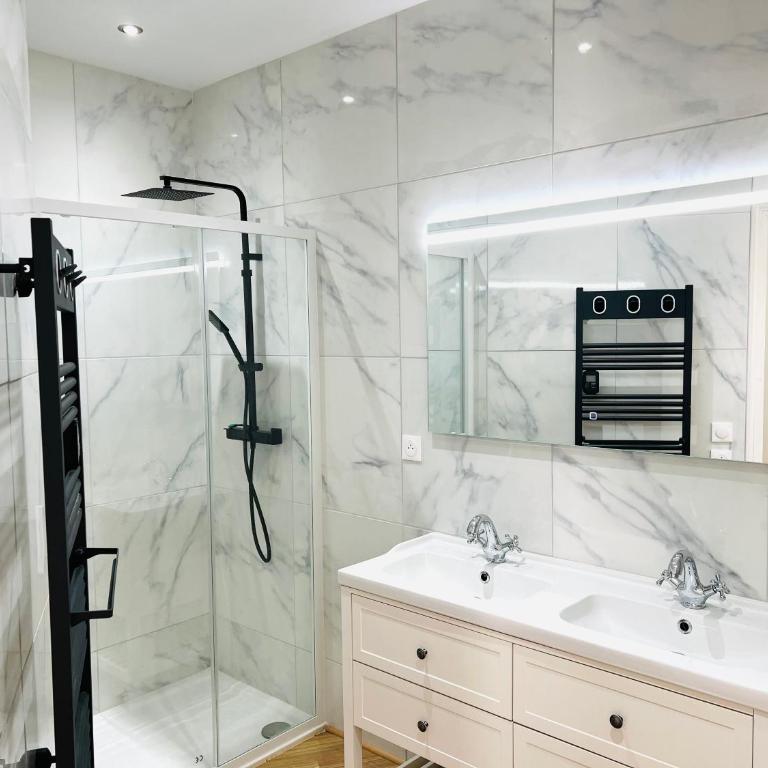 CHIC Appartement Type 4 / Parking Privé - Appartement 3 Chambres - 14