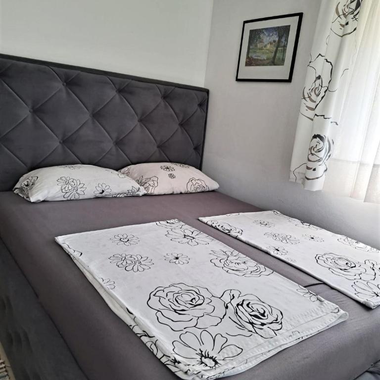 Montenegro Smile - One-Bedroom Apartment with Garden View - 12