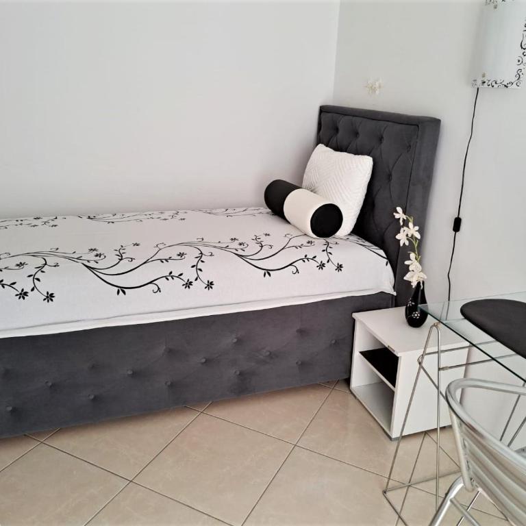 Montenegro Smile - Two-Bedroom Apartment with Balcony - 16