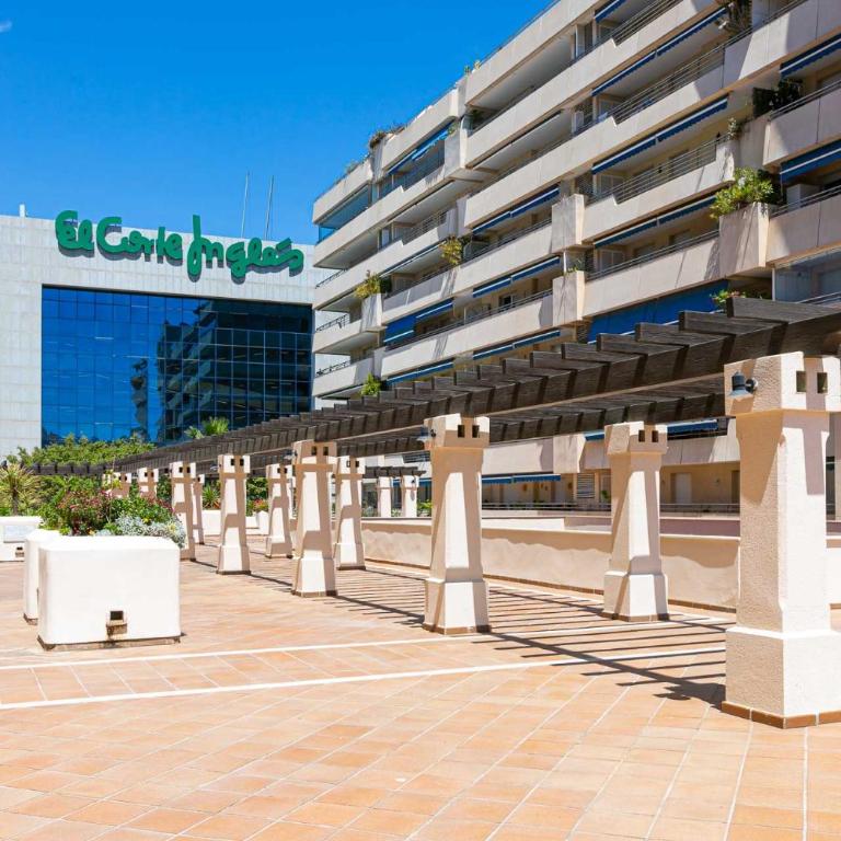MARBELLA HOME RENTALS - Marina Banus, Puerto Banus, 2BR Terrace, parking & pool - Two-Bedroom Apartment - 33