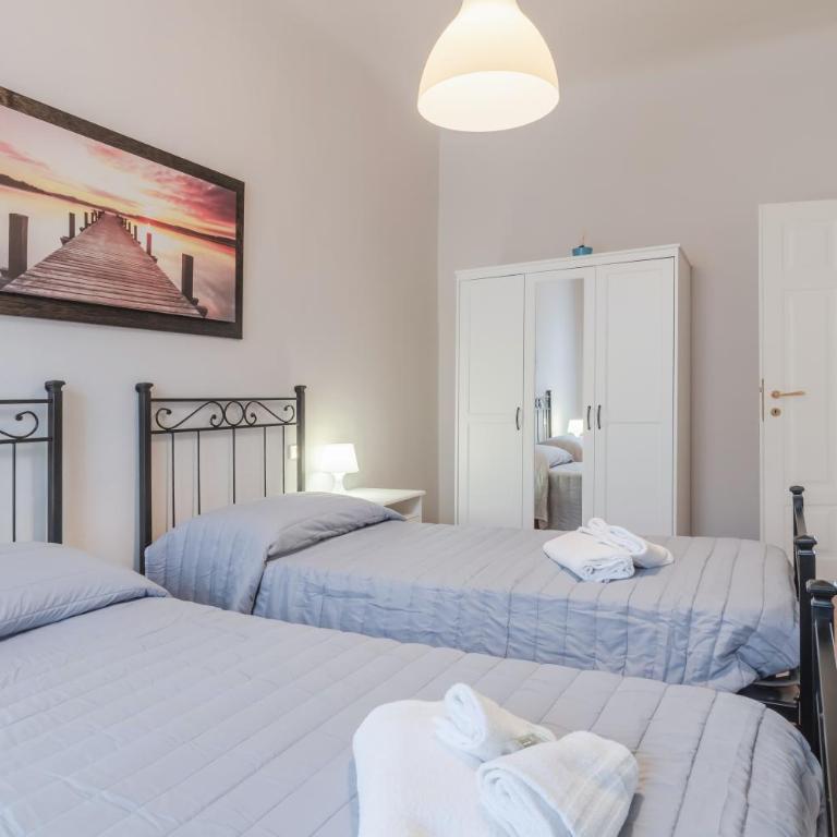 GuestHost - Porto Mirabello & Central Station Comfy Apt x5! - Two-Bedroom Apartment - 14