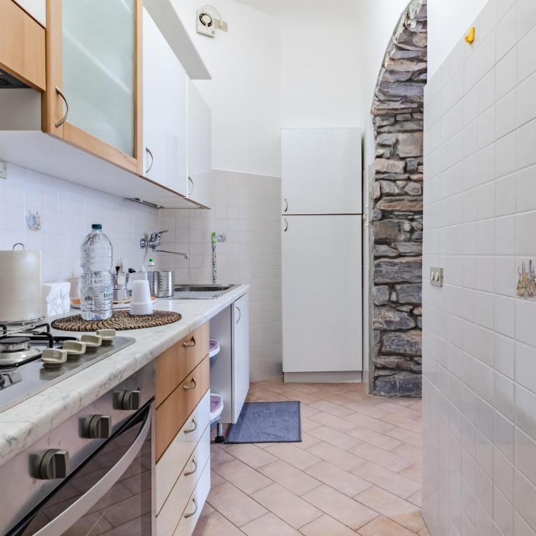 GuestHost - Porto Mirabello & Central Station Comfy Apt x5! - Two-Bedroom Apartment - 4