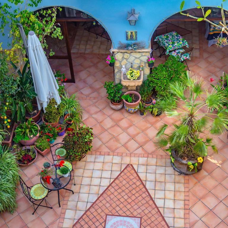 La Finestra sul Cortile B&B - Double Room with Garden View - 11