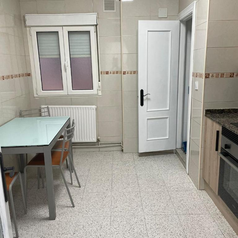 Centro de Gijón con acceso domotizado y buenos acabados - Apartamento de 3 dormitorios - 13