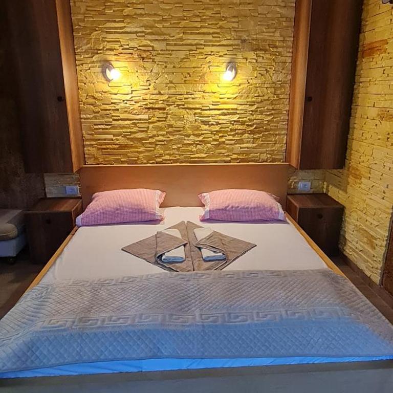 Apartments Lukić - Double Room with Pool View - 3