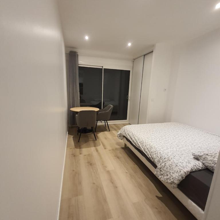 Studio calme dans villa habitée, parking privé et gratuit - Appartement 1 Chambre - 5
