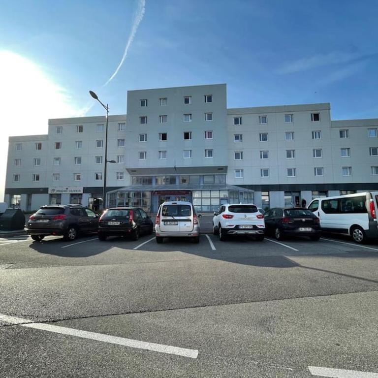 Magnifique Studio Calais Plage - Chambre Deluxe (2 Adultes + 1 Enfant) - 24