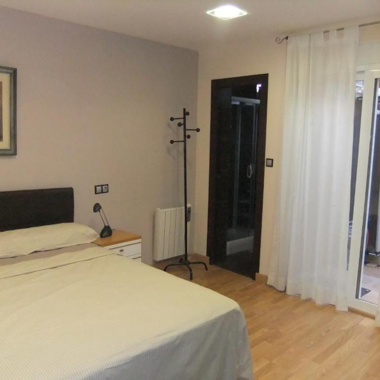 Chalet La Serreta - Four-Bedroom House - 19