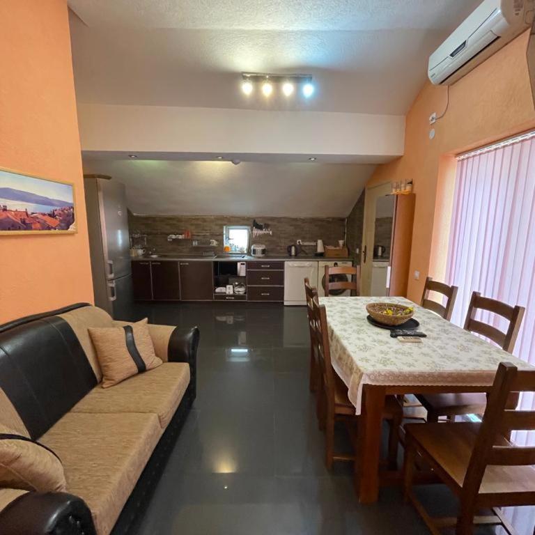 Apartment Crocus of Rafailovici - Apartman sa Pogledom na More - 4