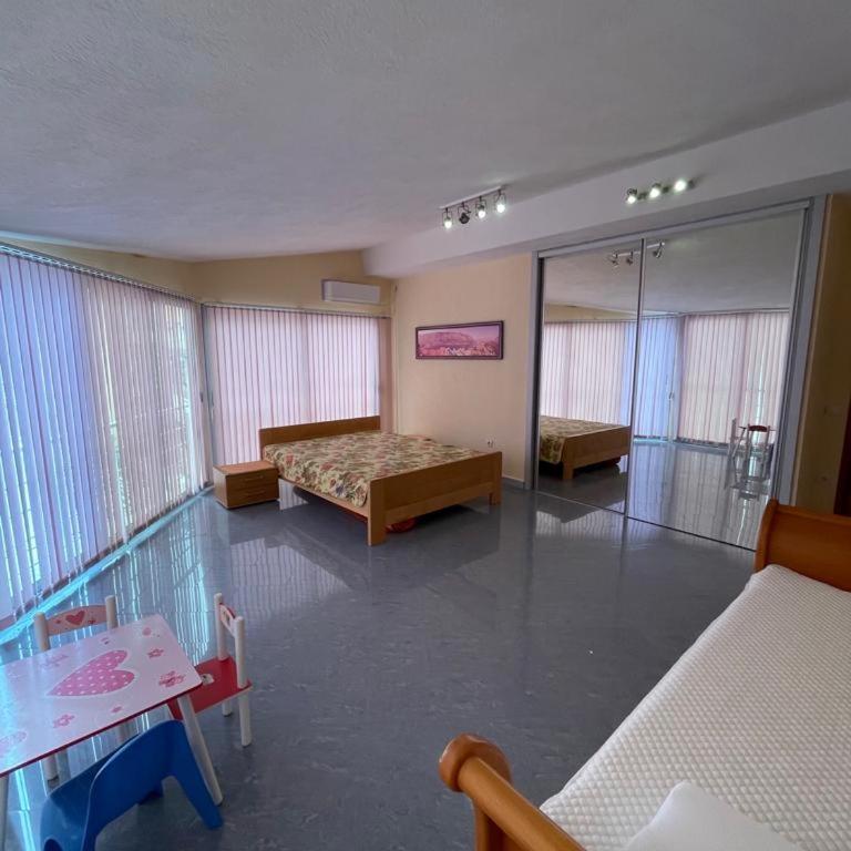 Apartment Crocus of Rafailovici - Apartman sa Pogledom na More - 11