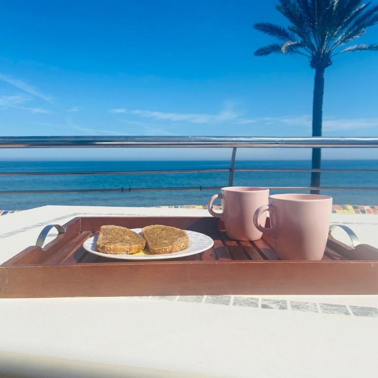 Apartamento en primera línea de playa con piscina y garaje gratuito - Two-Bedroom Apartment - 4
