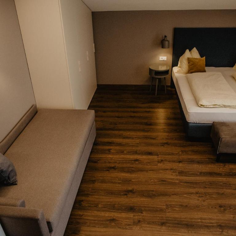Feldgärtenhof - Dreibettzimmer mit Bergblick - 10
